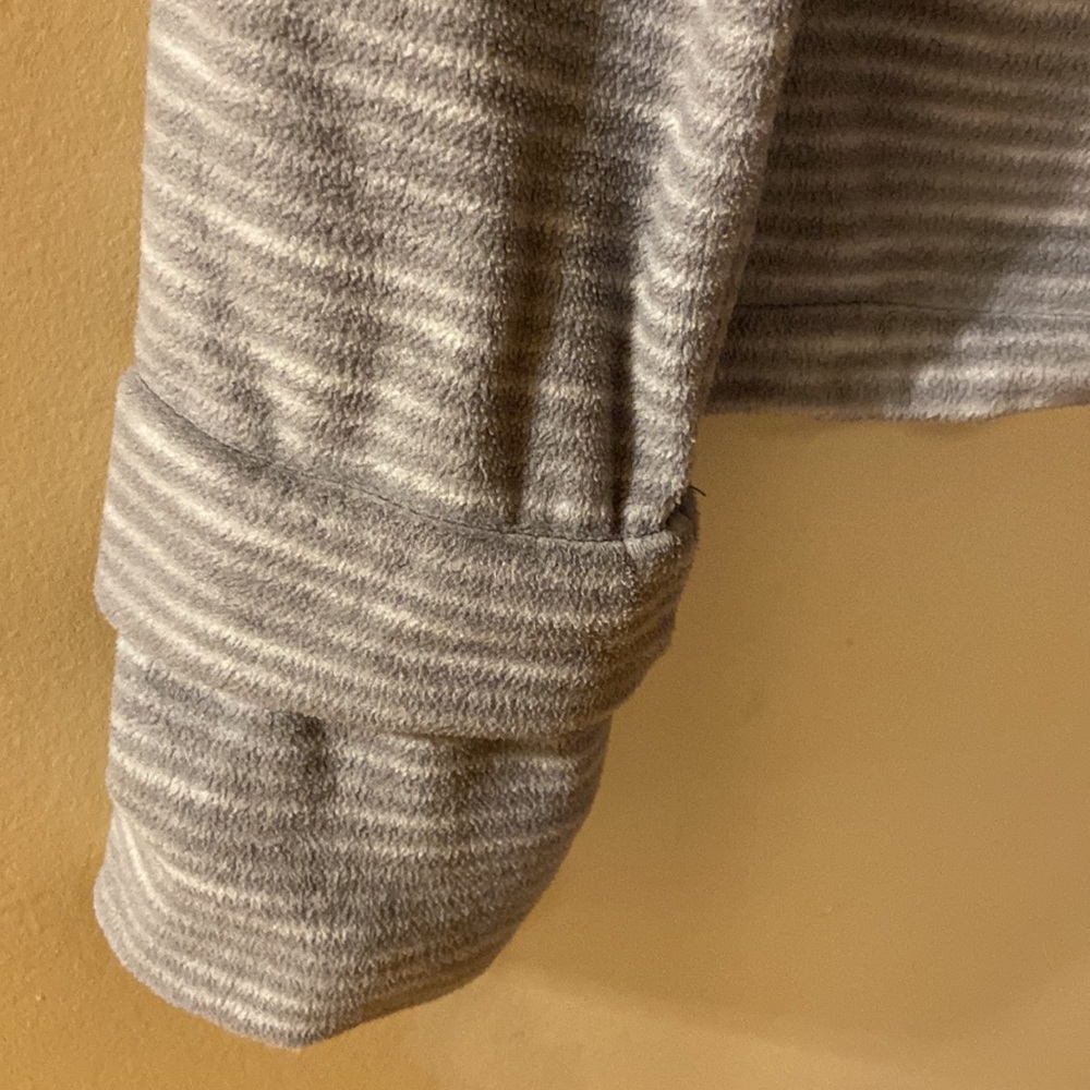Bench grey & white zippered sweater with adjustable large collar size me… - Picture 6 of 9